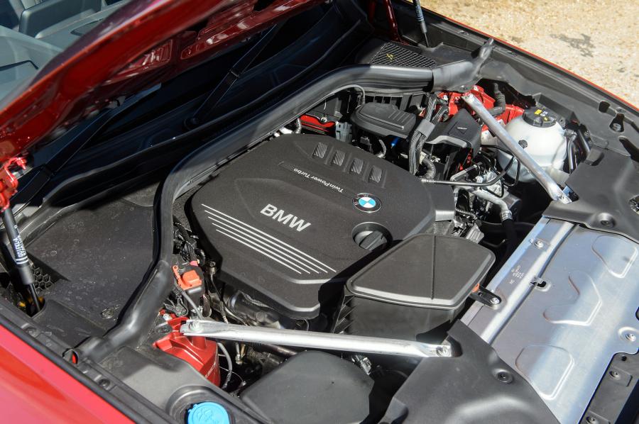 Моторный отсек BMW X4 xDrive20d M Sport (G02) 2018 года  (UK) (фото 21 из 35)